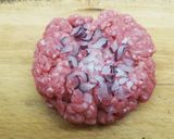 Foto del paso 1 de la receta: Hamburguesa Japonesa con cebolla caramelizada
