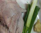 Foto langkah ke 2 dari resep Vietnamese Chicken Pho.