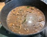 Une image de l'étape 17 de Sauté de veau aux champignons bruns.