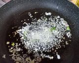 Hình bước làm 2 của món Mì xào cà chua keto
