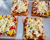 A picture of step 3 of Bread Pizza.