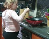 A picture of step 1 of Caitlin Chicken Coconut Curry.