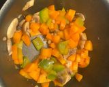รูปขั้นตอนการทำที่ 2 ของ Veggie Pad Kapraw Mushroom (Non-Oil)