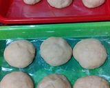 Foto langkah ke 3 dari resep Donat Classic.
