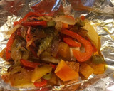 Foto del paso 3 de la receta: PESCADO 🐟 EMPAPELADO CON PIMIENTOS