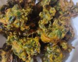 पालक प्याज़ के क्रिस्पी पकौड़े (palak pyaz ki crispy pakode recipe in Hindi) रेसिपी चरण 4 फोटो
