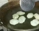 A picture of step 4 of Suji golgappe.