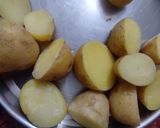 A picture of step 1 of Dry Potato Curry (suki bhaji).