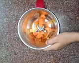 A picture of step 1 of Melon Papaya Smoothie.