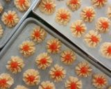 Foto langkah ke 3 dari resep Kue semprit renyah selai nenas.