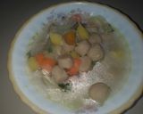 Foto langkah ke 5 dari resep Sayur sup bakso kerikil.