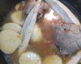 Foto del paso 3 de la receta: Hueso de cerdo guisado y ensalada