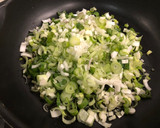 Foto del paso 2 de la receta: Salsa para pasta de queso azul condimentada