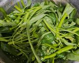 Foto langkah ke 1 dari resep Tumis Kangkung Cumi Asin.