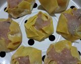 รูปขั้นตอนการทำที่ 4 ของ ขนมจีบไก่ผสมกุ้ง (Chicken and Shrimp Shumai)