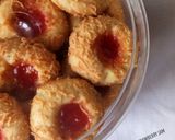 Foto langkah ke 6 dari resep Cheese Thumbprint Cookies with Strawberry Jam.