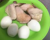 Foto langkah ke 1 dari resep Telur & Ayam Kecap.