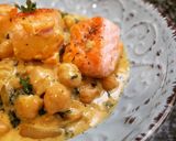 Foto del paso 11 de la receta Curry picante de garbanzos con leche de coco y salmón