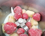 Une image de l'étape 1 de Smoothie fraise banane.