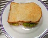 รูปขั้นตอนการทำที่ 6 ของ Breakfast Sandwich & Avocado Salad
