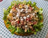 Une image de l'étape 16 de Salade de pâtes au saumon, tomates, oignon rouge et feta.