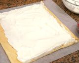 Foto del paso 9 de la receta: Brazo de Gitano de crema chantilly y frutillas 🍓