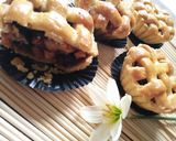 Foto langkah ke 7 dari resep Mini Classic Lattice Apple Pie.