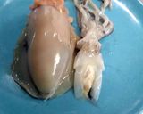 รูปขั้นตอนการทำที่ 1 ของ ปลาหมึกยัดไส้ไก่สับราดซอสเขียวหวาน