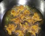 A picture of step 7 of Crispy potato pakore.