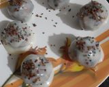 A picture of step 7 of Granola truffles.