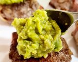 Foto del paso 4 de la receta: Bocaditos de hamburguesas con guacamole