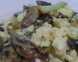 Foto del paso 6 de la receta: Revuelto de champiñones y ajos tiernos