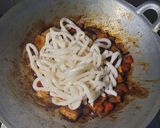 Gambar langkah 4 resipi Udon Goreng Kicap.