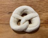 Foto del passaggio 7 della ricetta Bretzel o pretzel