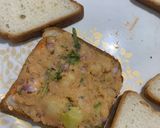 A picture of step 2 of Aloo mayo sandwich.