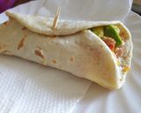 A picture of step 11 of Sausage and avocado salad tortillas.