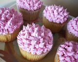 A picture of step 6 of Vanilla cupcake with icing.