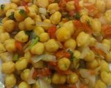 A picture of step 3 of Diet Chana chat.