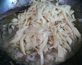 รูปขั้นตอนการทำที่ 7 ของ แกงเขียวหวานไก่หน่อไม้สด สูตรนมสด