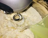 Foto langkah ke 2 dari resep Cream Vla Horn Bread.