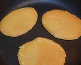 Foto langkah ke 5 dari resep Easy Fluffy Pancake.