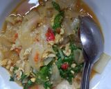 Foto langkah ke 6 dari resep Seblak Krupuk Udang Pedas Gurih.