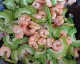 Foto langkah ke 4 dari resep Oseng Pare Udang.