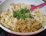 Foto langkah ke 4 dari resep Makaroni Spiral Carbonara Keju.