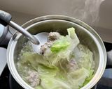 รูปขั้นตอนการทำที่ 3 ของ ต้มจืดกะหล่ำปลี วุ้นเส้น หมูสับ