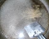 A picture of step 2 of Karachi Halwa.