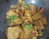 A picture of step 6 of Spicy brown bread upma.