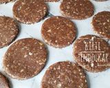 A picture of step 5 of Nachni (Raagi) Oatmeal and Nut biscuits.