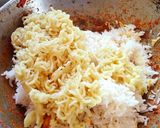 A picture of step 5 of Maggi pulao.
