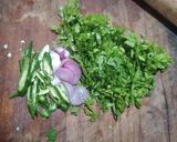 Foto langkah ke 2 dari resep Telur Dadar Daun Seledri.
